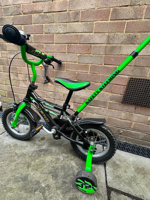 Buy & Sell Wickford Basildon - Photos for 12 inch boys bike with safety steering
