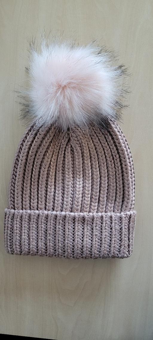 Buy & Sell Great Houghton Barnsley - Photos for New Pink matalic bobble hat