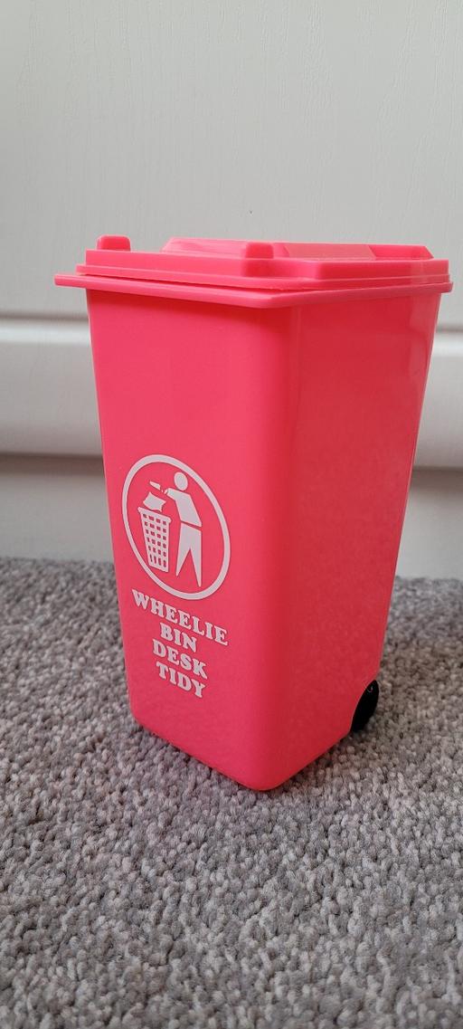 Buy & Sell Great Houghton Barnsley - Photos for Pink wheelie bin desk tidy