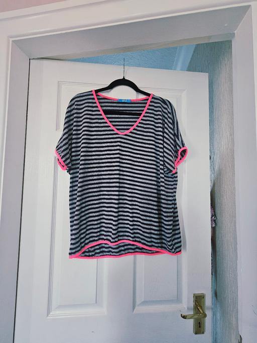 Buy & Sell Newton Doncaster - Photos for Ladies T-shirt, size 18..like new.