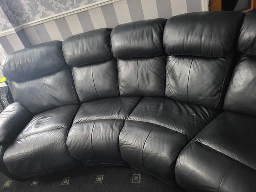 Buy & Sell Birchills Walsall - Photos for BLACK LEATHER CURVED RECLINER SETTEE