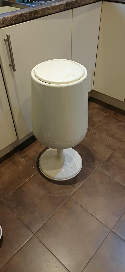 Buy & Sell Stockport Town Centre Stockport - Photos for Garbage Bin