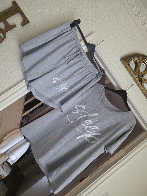 Buy & Sell Holly Hall Dudley - Photos for LADIES SHORTS/ TOP LOUNGE/ SLEEPWEAR. 22/24