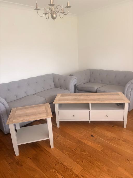 Buy & Sell Carleton Wakefield - Photos for Tv stand & side table