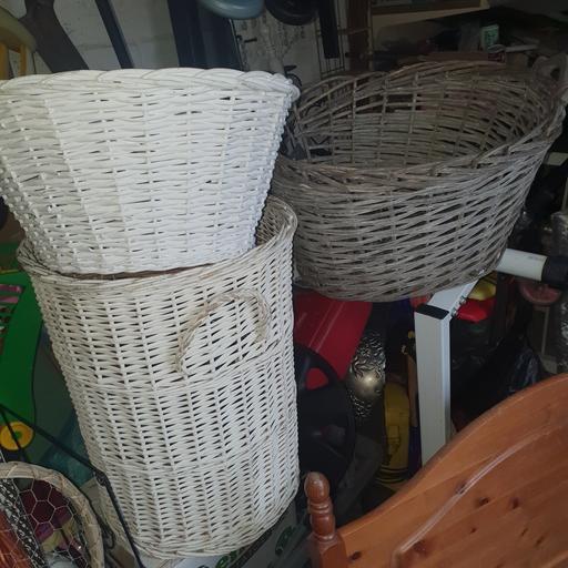 Buy & Sell Pensnett Dudley - Photos for Wicker Clothes, Log & Tree Base Baskets ,Good
