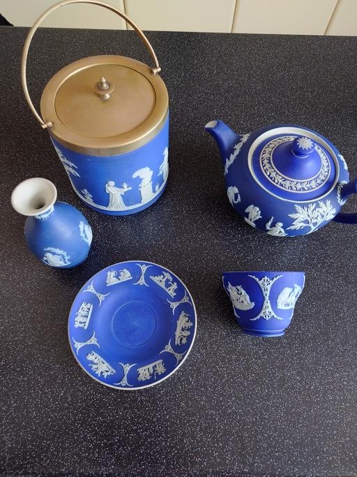 Buy & Sell Woodthorpe Charnwood - Photos for Vintage dark blue wedgwood set