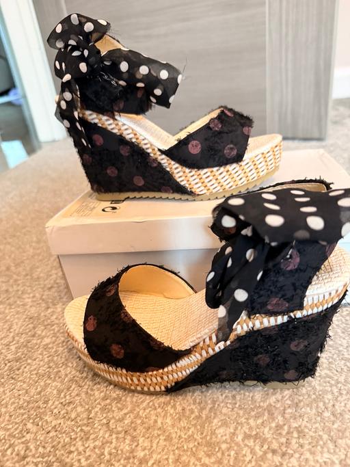 Buy & Sell Ludgershall Wiltshire - Photos for BNWT SIZE 3 wedge sandals