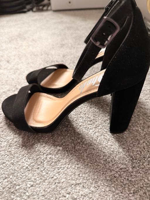 Buy & Sell Ludgershall Wiltshire - Photos for BNWT Size 8.5 high heel suede heals
