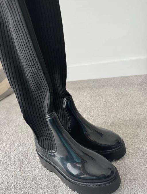 Buy & Sell Blackwall East London - Photos for Knees high black boots