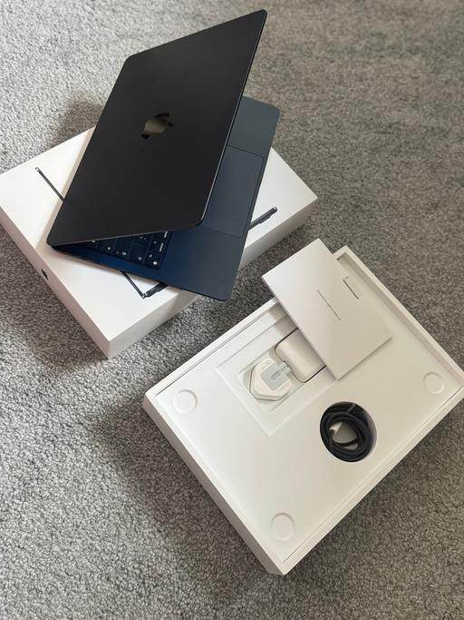 Buy & Sell Gipsy Hill South East London - Photos for MacBook Air 2022 - 8GB RAM 256GB SSD -