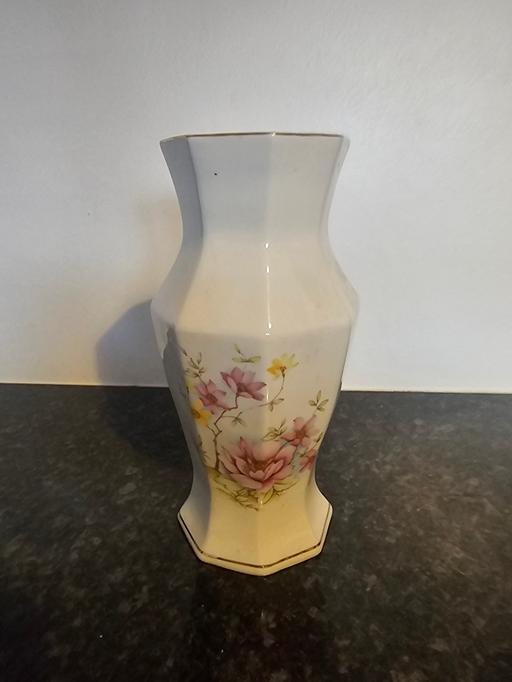 Buy & Sell Liverpool Sefton - Photos for Hexagon Shaped Porcelain Vase