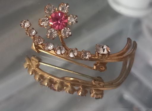 Buy & Sell Thatto Heath Saint Helens - Photos for beautiful Goldtone gemstone flower brooch