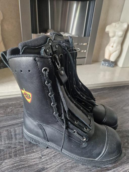 Buy & Sell Longley Sheffield - Photos for New steel toe cap boots unisex 6&half