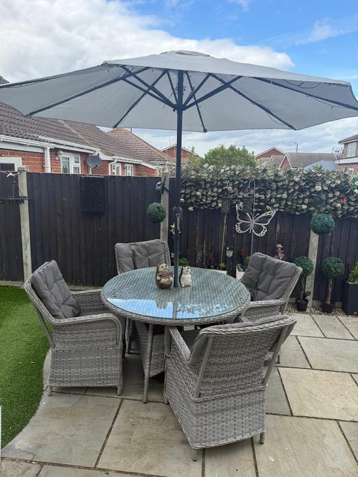 Buy & Sell Canvey Island Castle Point - Photos for 4 seater garden dining table with parasol