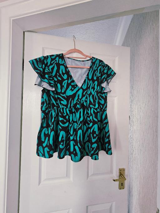 Buy & Sell Newton Doncaster - Photos for Summer top, size 18/20..NEW without tags