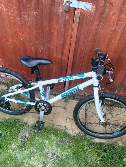 Buy & Sell Wealdstone Harrow - Photos for Squish White/Blue 20 inch Bicycle Ages 6+