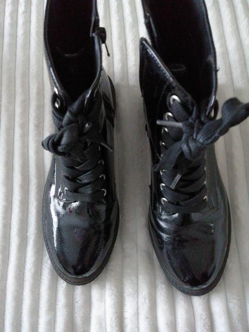 Buy & Sell Wednesfield Wolverhampton - Photos for ladies Boots size *6* (Small mark)