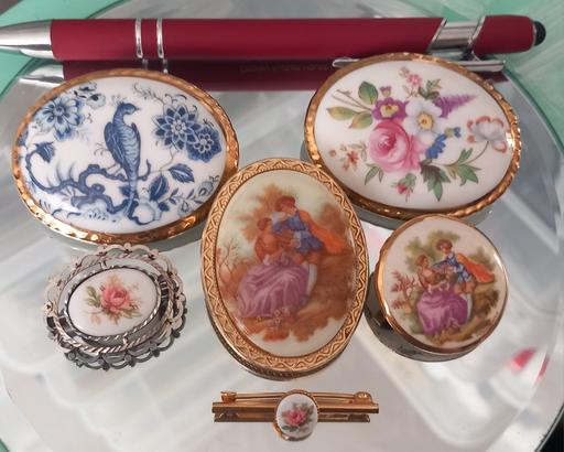 Buy & Sell Thatto Heath Saint Helens - Photos for collection of ceramic porcelain brooches