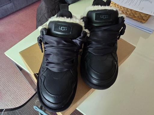Buy & Sell West Heath South East London - Photos for UGG lowmel leather