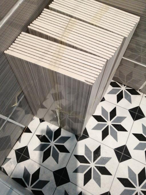 Buy & Sell Wednesfield Wolverhampton - Photos for 30 Tiles 400 X 250mm (one with chip