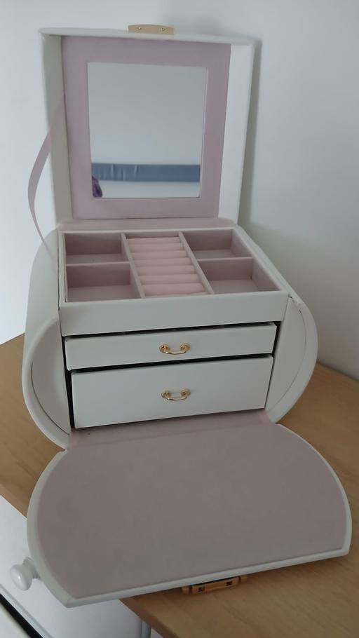Buy & Sell Waterloo Central London - Photos for White Jewellery Box Travel Case Mirror Drawer