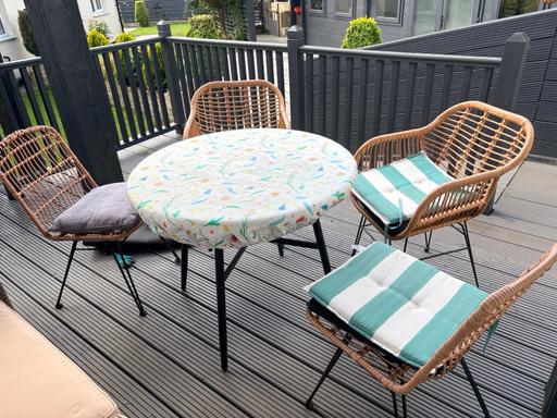 Buy & Sell East Wickham South East London - Photos for Outdoor dining table and chair