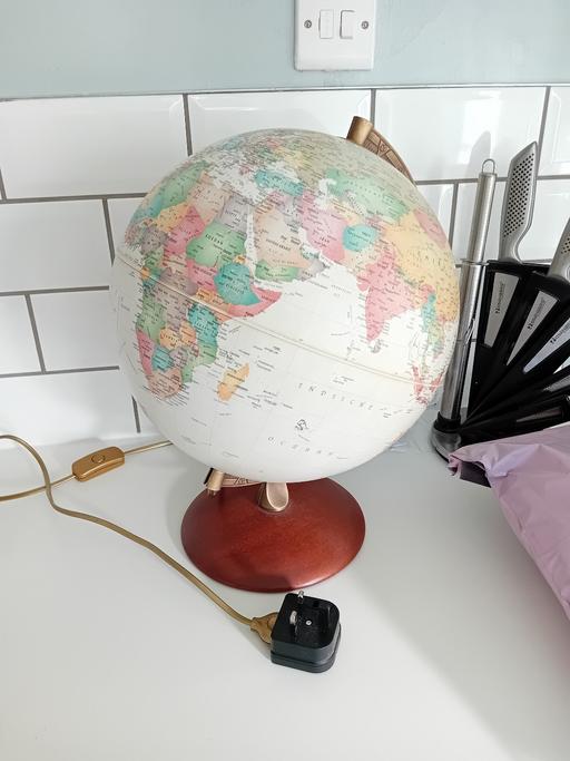 Buy & Sell Tipton Sandwell - Photos for vintage globe light up