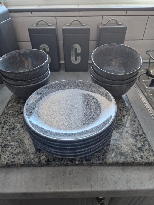 Buy & Sell Scholes Rotherham - Photos for 6 bowls & 6 M size plates