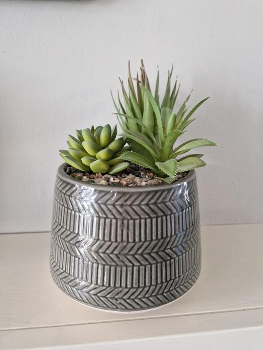 Buy & Sell Scholes Rotherham - Photos for large artificial plant in a pot vase