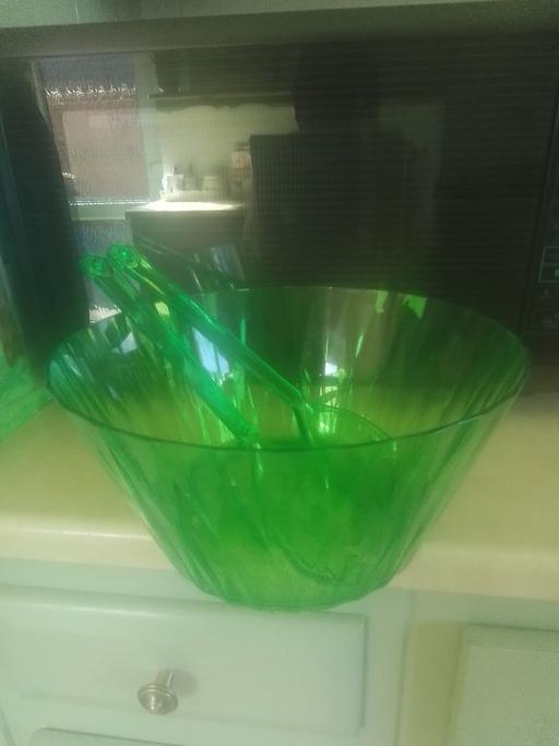 Buy & Sell Streetly Walsall - Photos for BRAND NEW PLASTIC SERVING BOWL WITH SPOONS