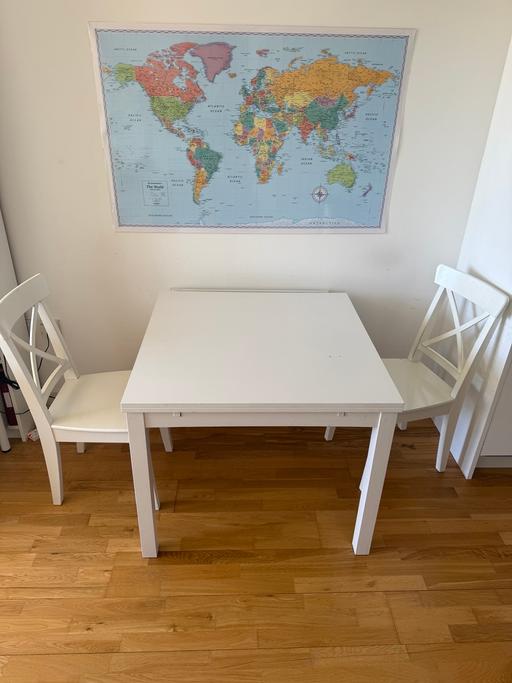 Buy & Sell Wapping East London - Photos for White extendable dining table