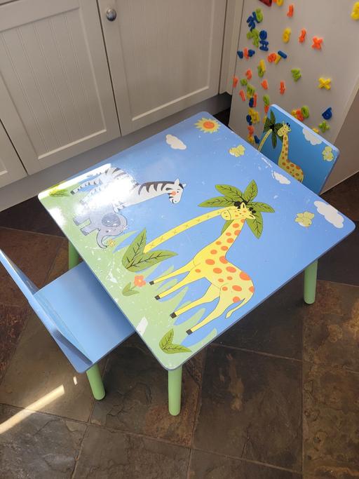 Buy & Sell Kingswinford Dudley - Photos for FREE Kids table and chair set