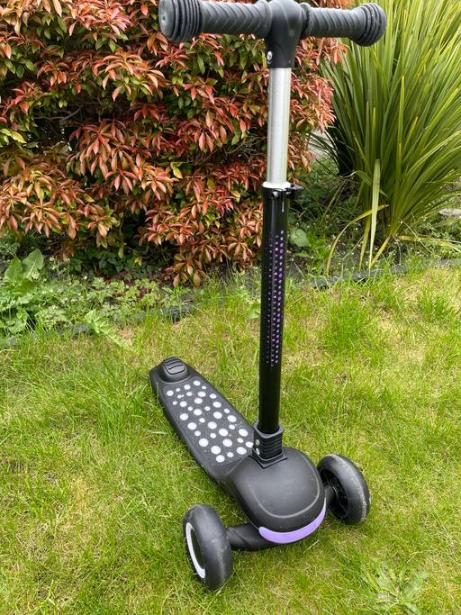 Buy & Sell Rowley Village Sandwell - Photos for Black light up lean to steer scooter