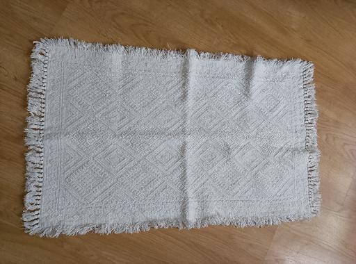 Buy & Sell Heron Quays East London - Photos for White hand woven tasseled rug,106x65 cm.