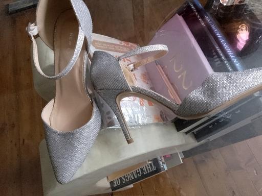 Buy & Sell Smethwick Sandwell - Photos for Silver heels size 4