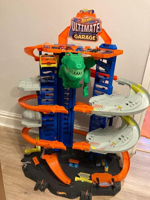 Buy & Sell Kingswinford Dudley - Photos for Hot Wheels City Ultimate Garage Playset +Cars
