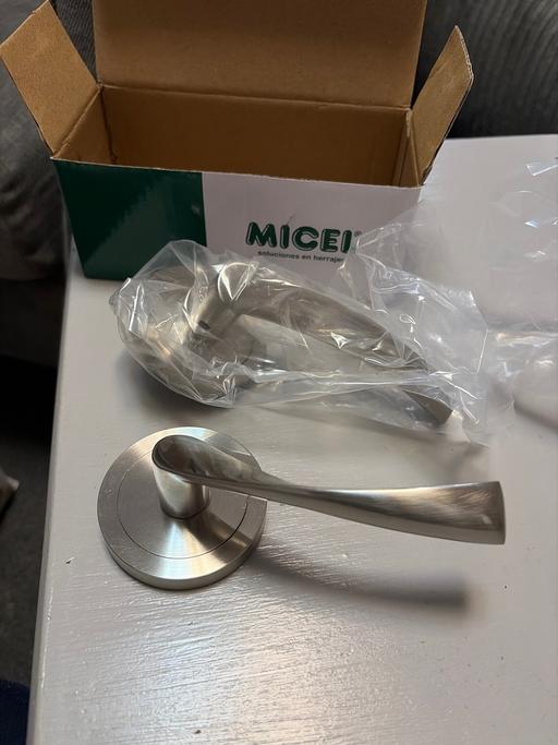 Buy & Sell Duckmanton Chesterfield - Photos for Micel Roseta door handles