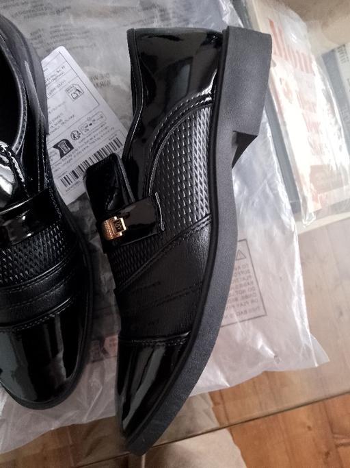 Buy & Sell Oldbury Sandwell - Photos for Shiny slip on shoes size 5 (39)