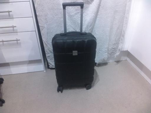Buy & Sell Millwall East London - Photos for suitcase