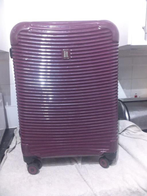 Buy & Sell South Quay East London - Photos for suitcase