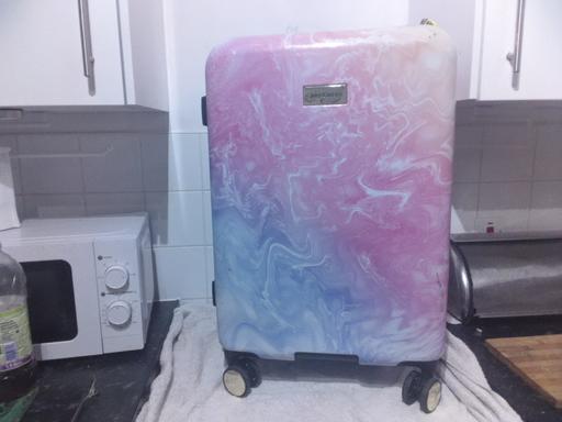 Buy & Sell South Quay East London - Photos for suitcase