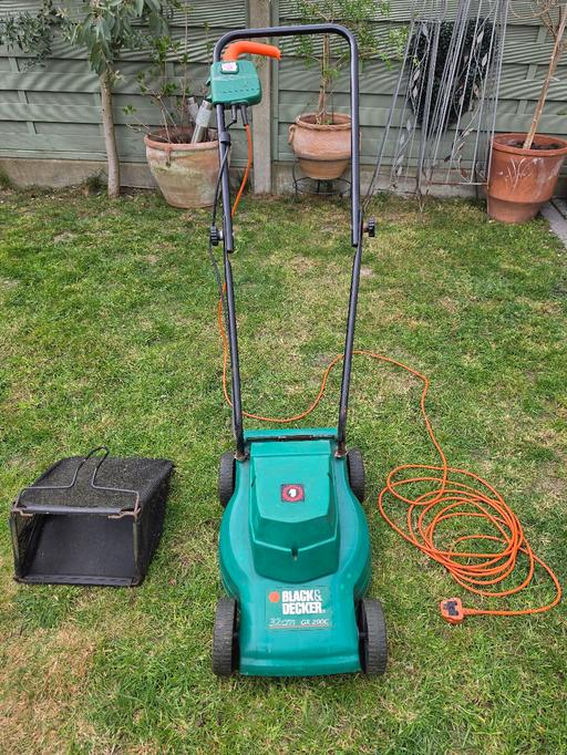 Buy & Sell Wennington Havering - Photos for Black & Decker GR290C electric lawn mower
