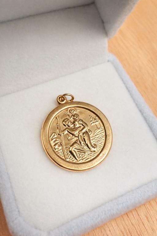 Buy & Sell Harrow Town Centre Harrow - Photos for Double-Sided 9ct Gold St Christopher Pendant