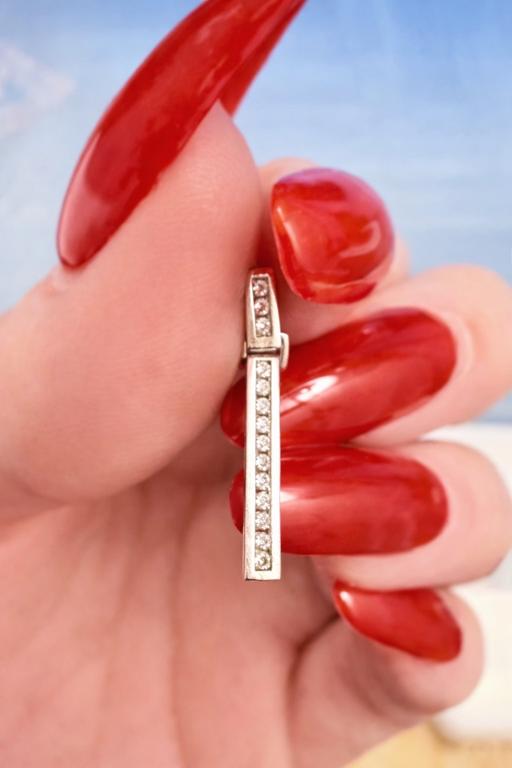 Buy & Sell Harrow on the Hill North West London - Photos for Fine 9ct White Gold Diamond Bar Pendant