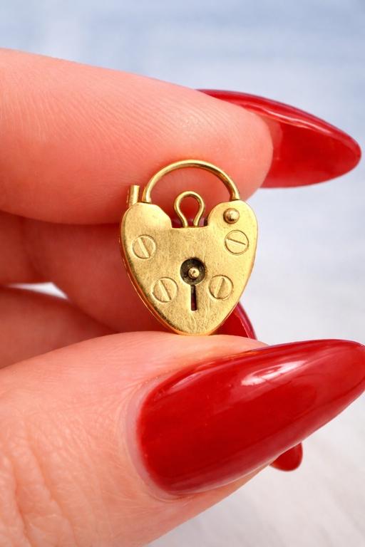 Buy & Sell Harrow Town Centre Harrow - Photos for Fine 9ct Gold Heart Padlock Charm Pendant