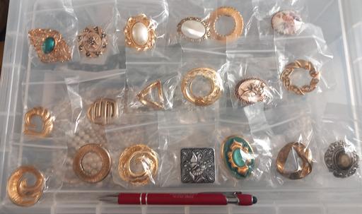 Buy & Sell Thatto Heath Saint Helens - Photos for Collection of 19 scarf clips