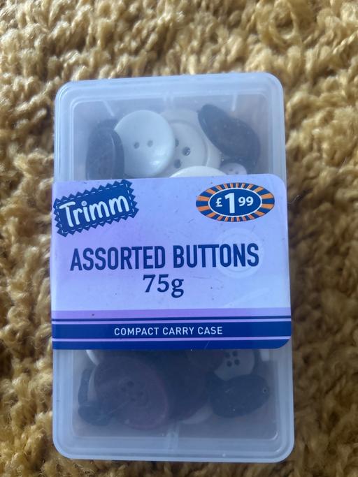 Classes Dovecot Knowsley - Photos for Buttons. Assorted. Crafting? New