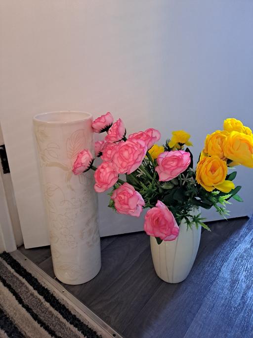 Buy & Sell Park Hill Sheffield - Photos for vases and flowers bundle