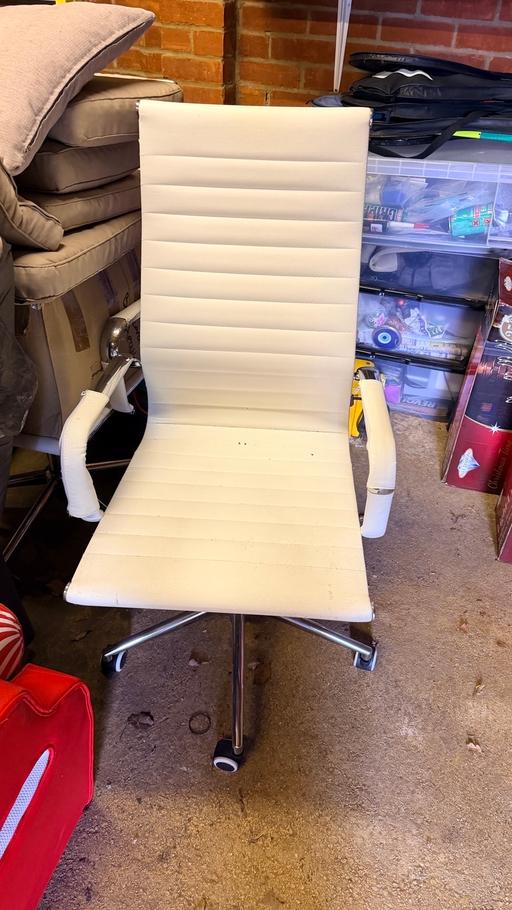 Buy & Sell Fleet Hart - Photos for 2 x desk chairs