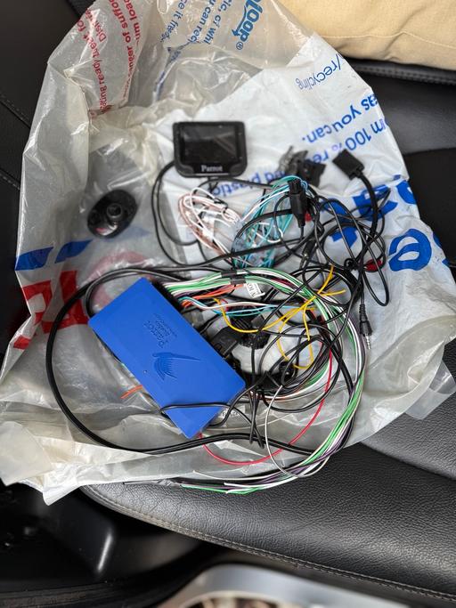 Vehicles Hunts Cross Knowsley - Photos for Parrot mki9200 hands free kit